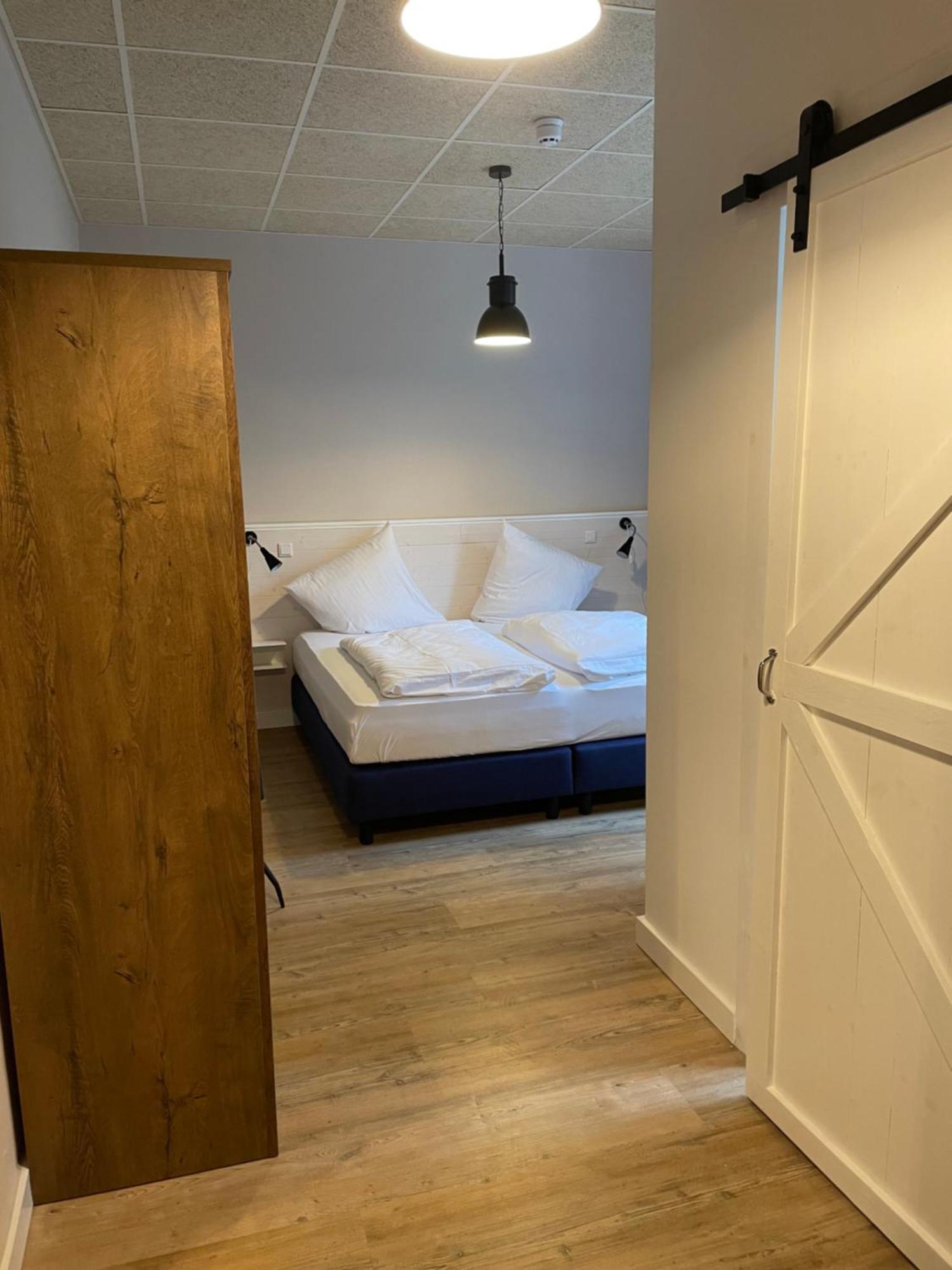 Rhauderfehn Hotel Alte Navigationsschule מראה חיצוני תמונה