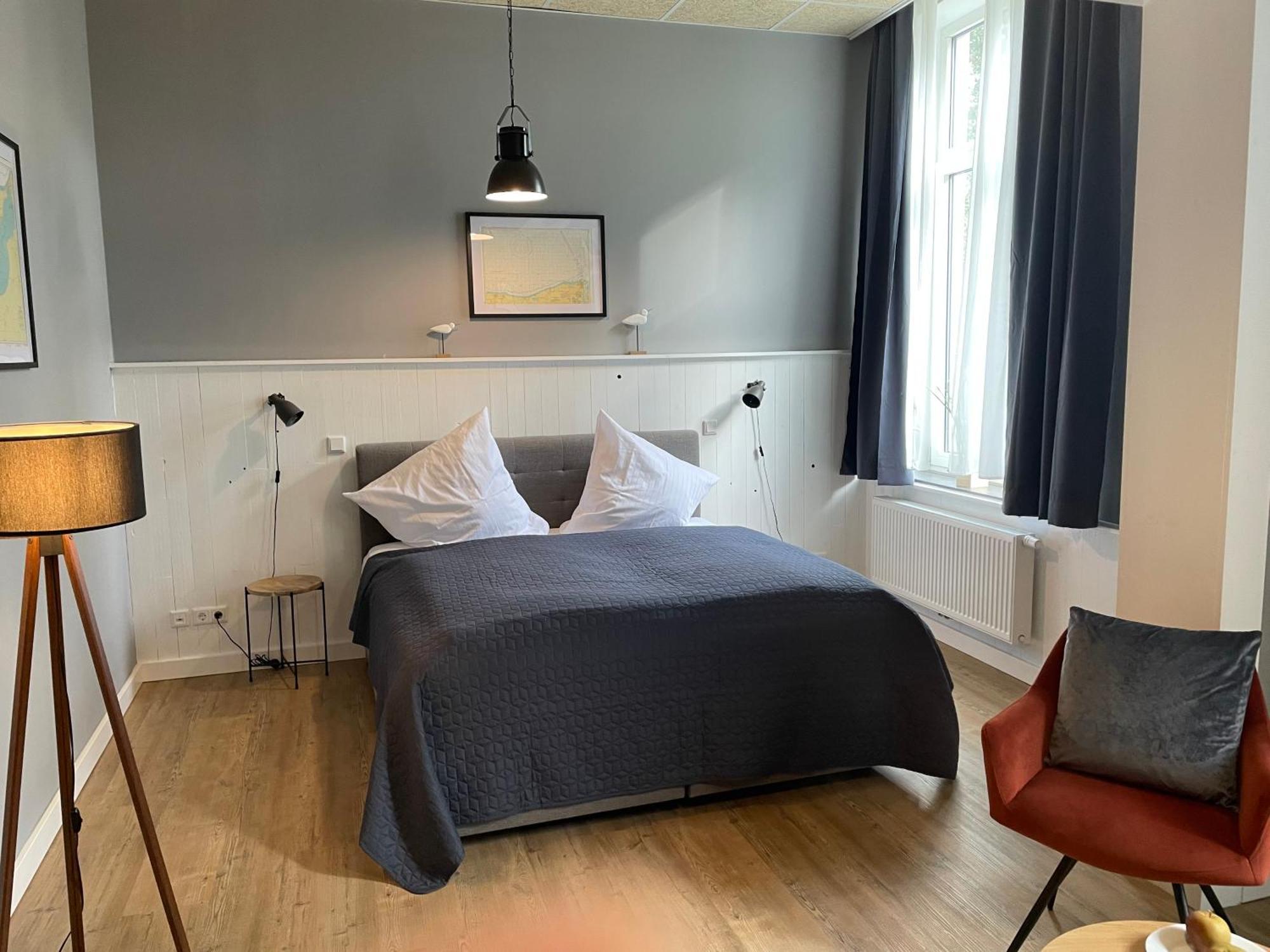 Rhauderfehn Hotel Alte Navigationsschule מראה חיצוני תמונה